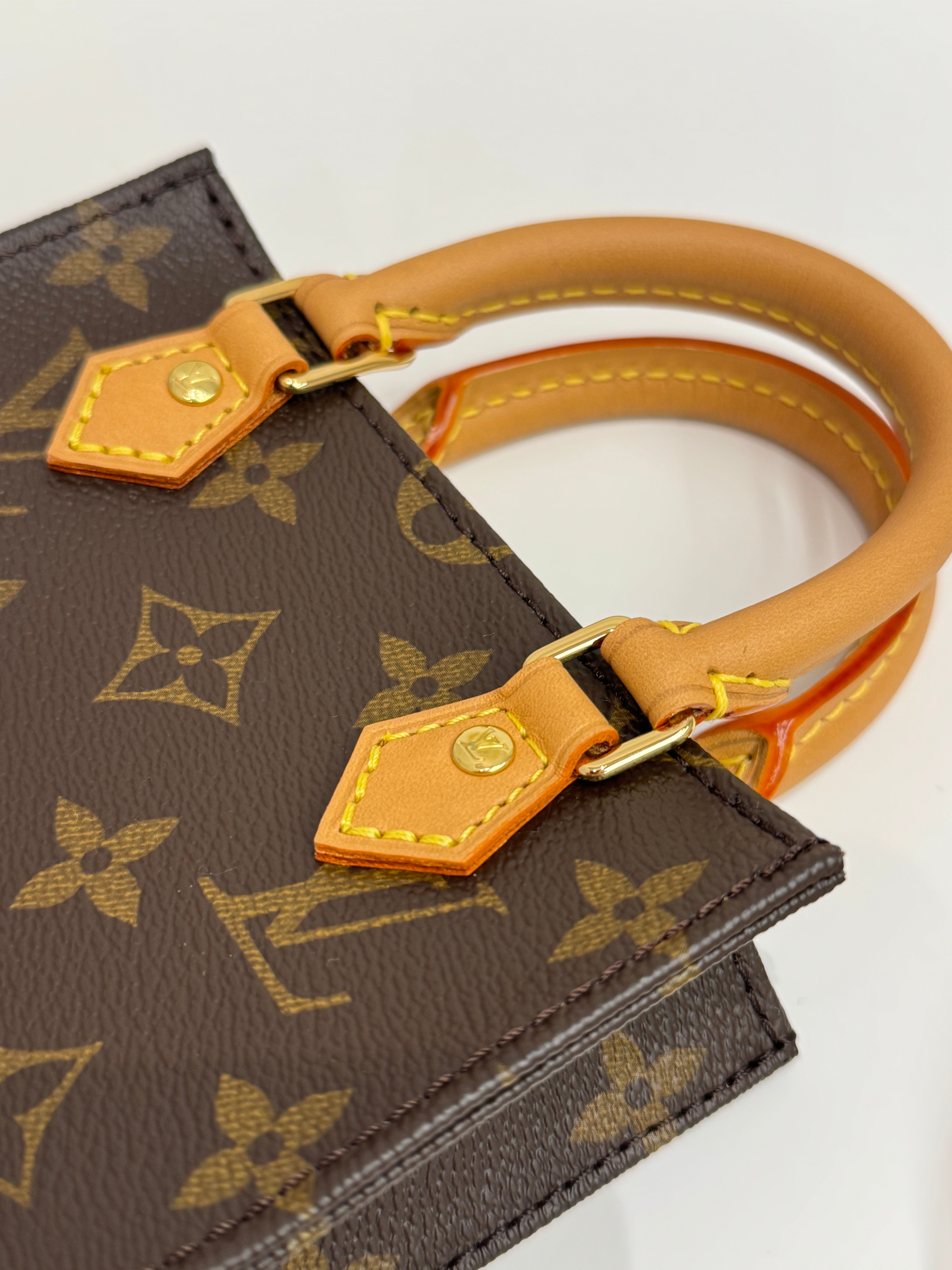 Louis Vuitton Petit Sac Plat Monogram