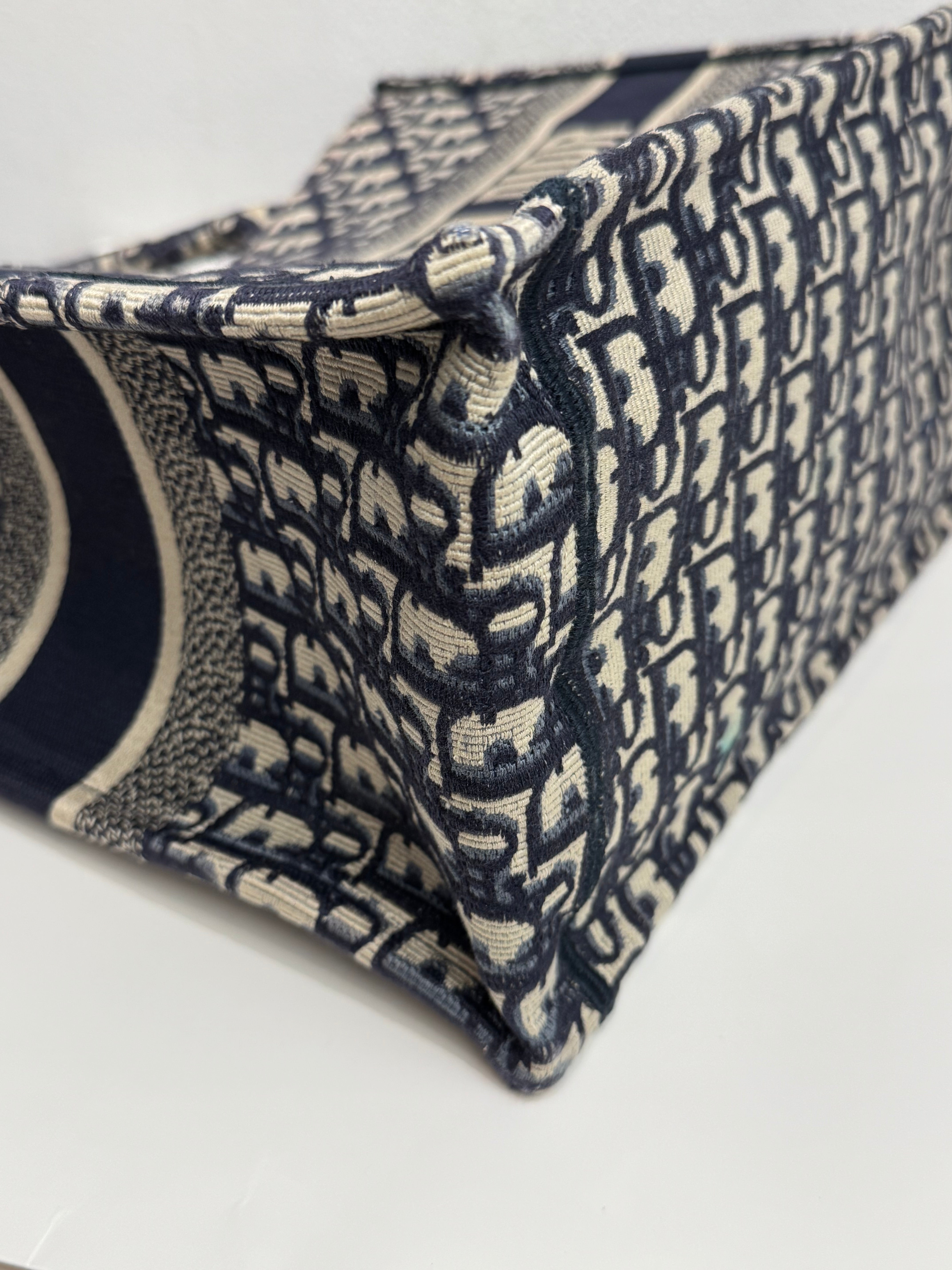 Dior Medium Dior Book Tote Oblique Embroidery Ecru/Blue