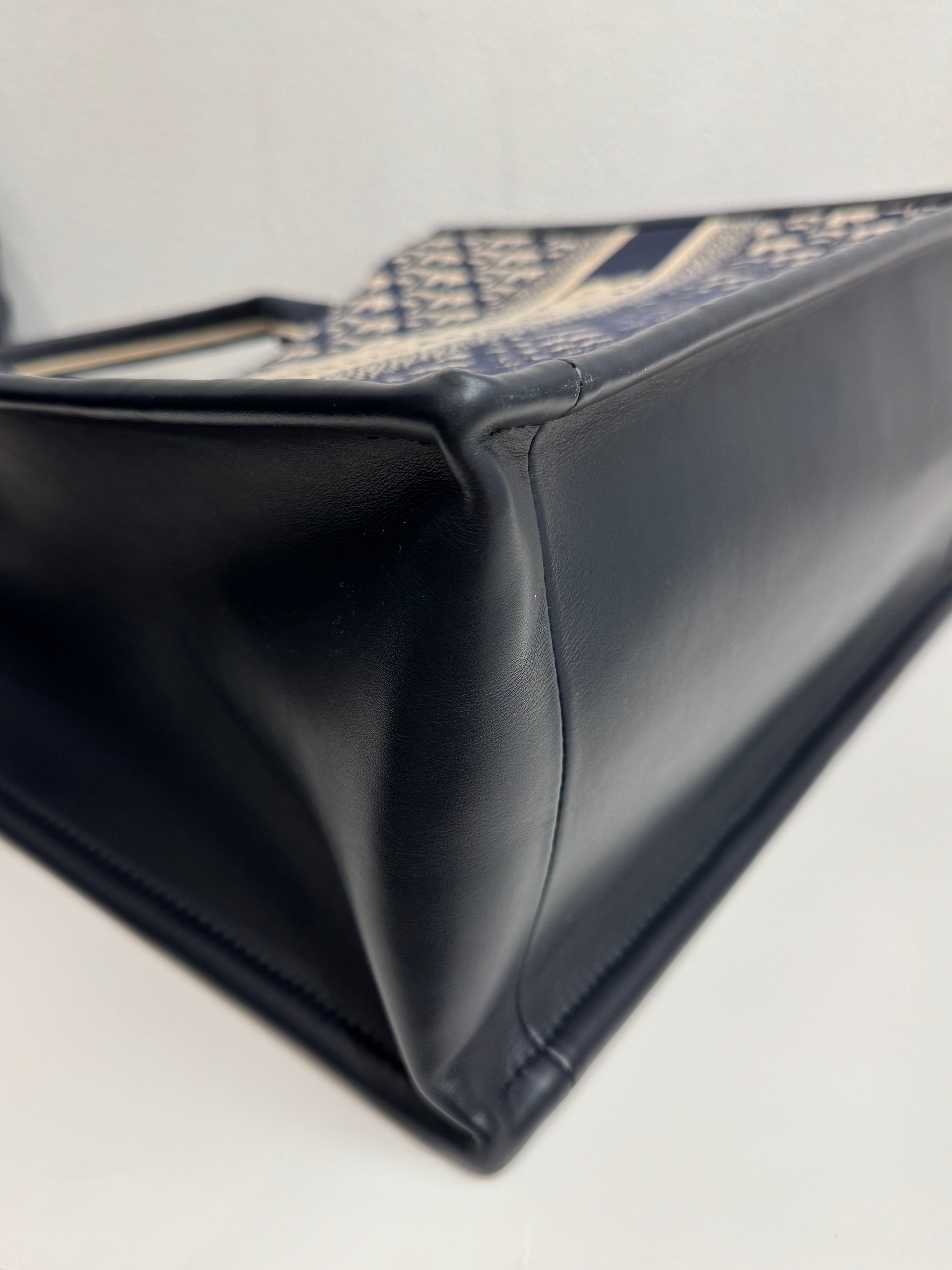 Dior Medium Dior Book Tote Oblique Embroidery/Calfskin Blue