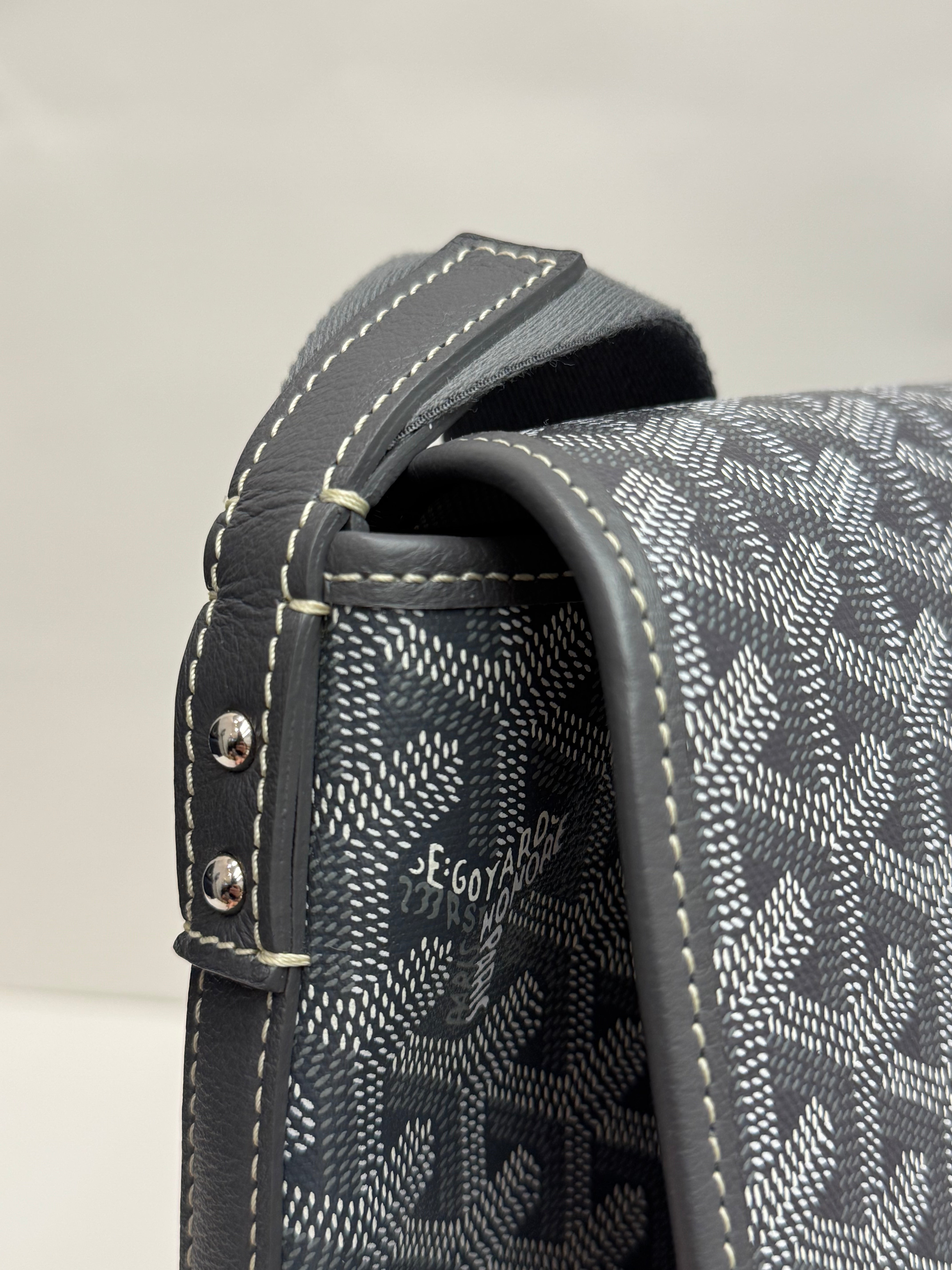Goyard Messager Capetien MM Canvas/Leather Grey