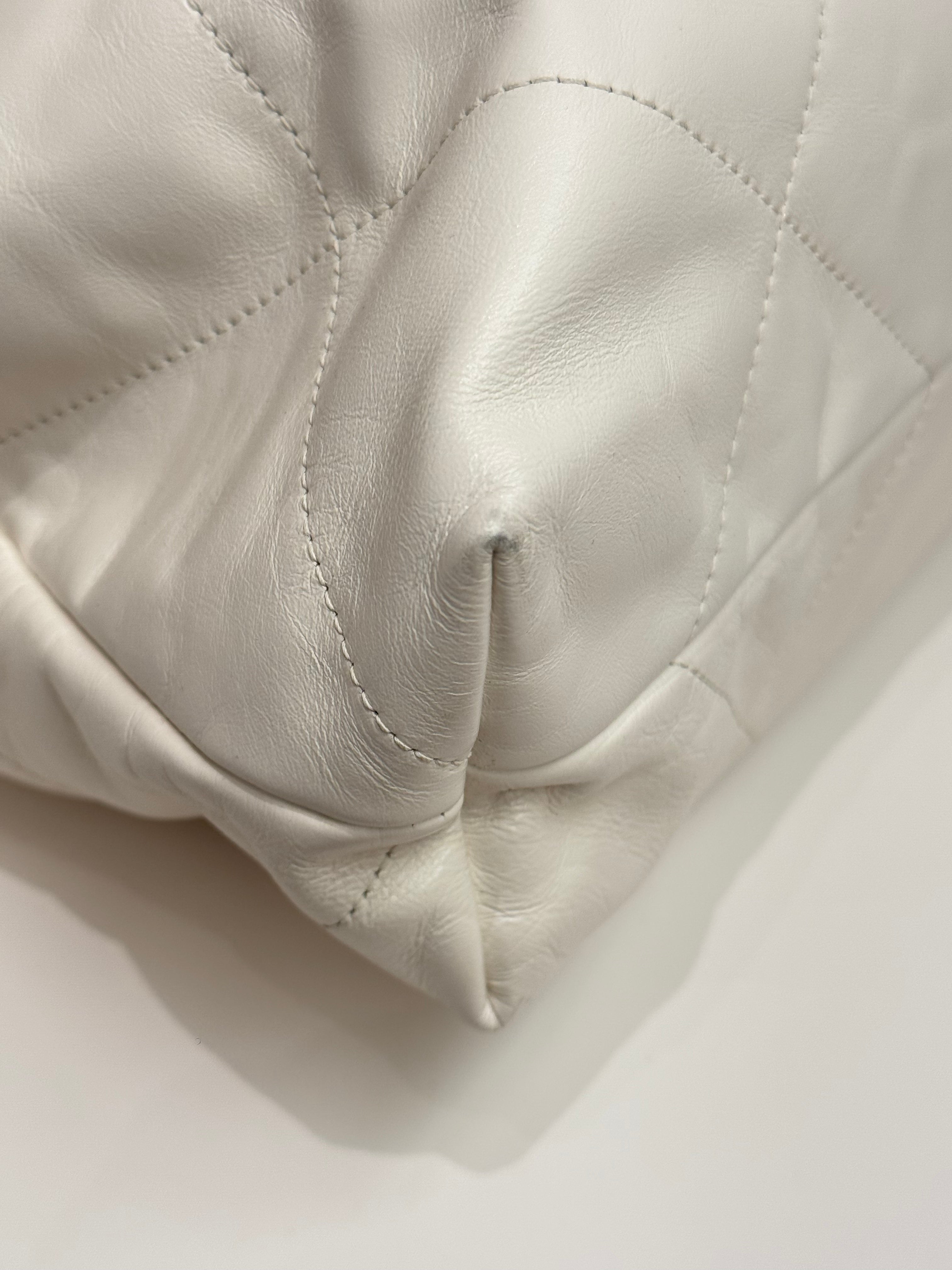 Chanel Medium 22 Bag Calfskin White (Microchip)