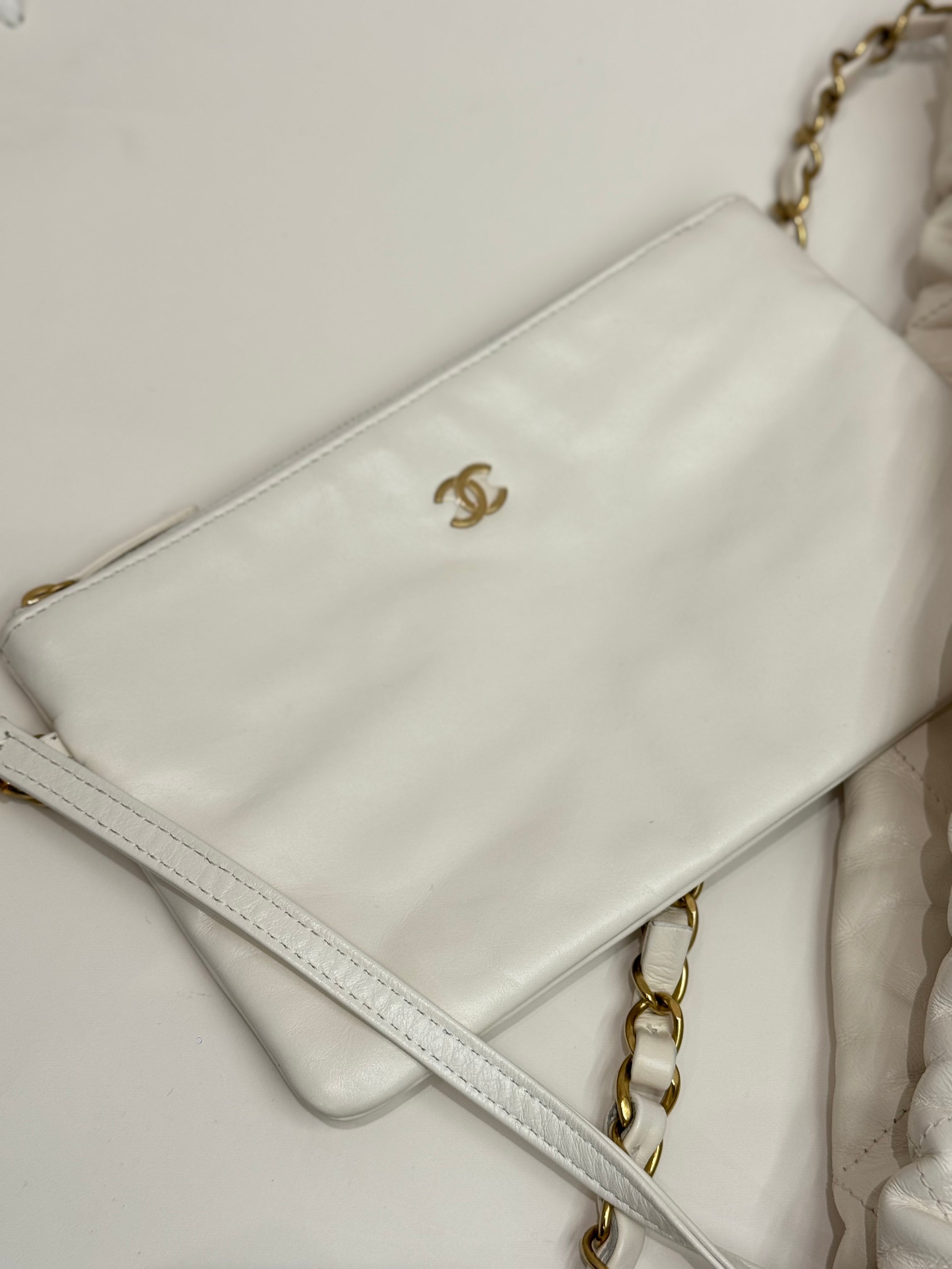 Chanel Medium 22 Bag Calfskin White (Microchip)