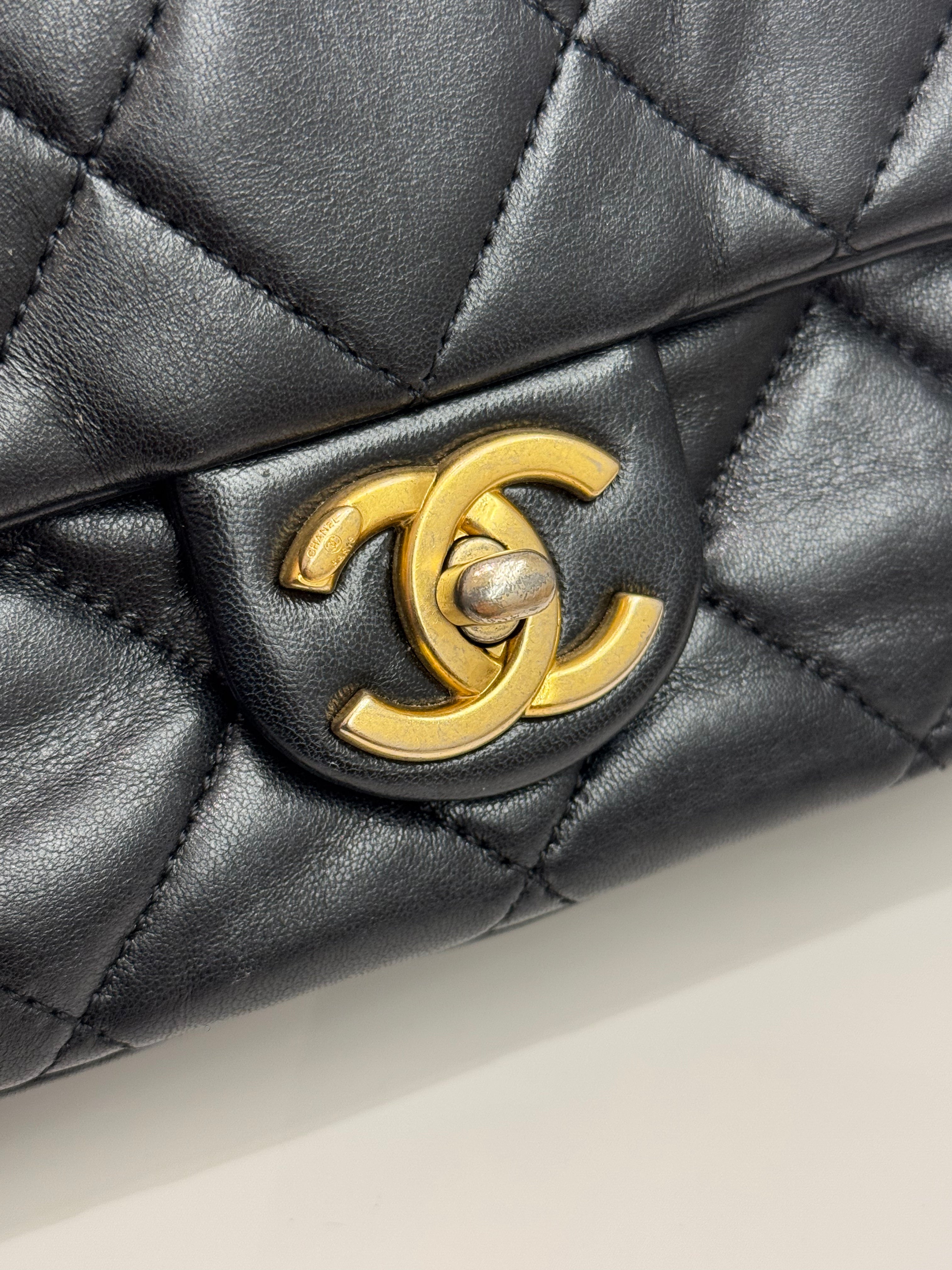 Chanel Small Flap Bag Lambskin Black (Mircrochip)